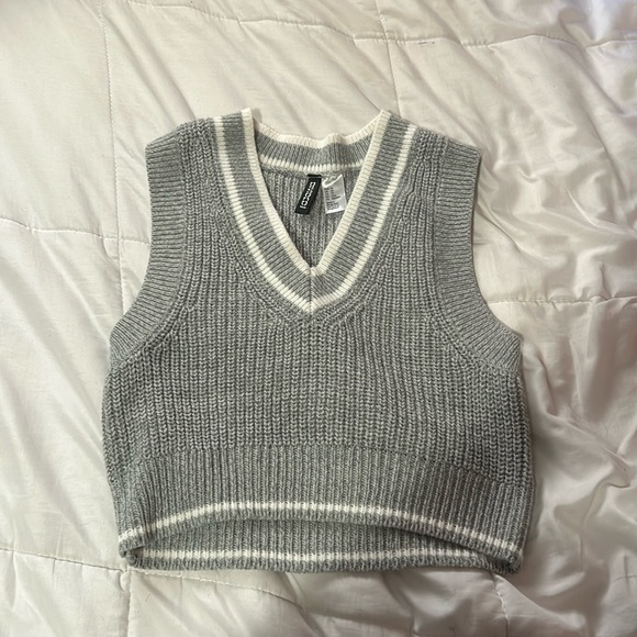 H&M size xs sweater vest - Picture 1 of 3